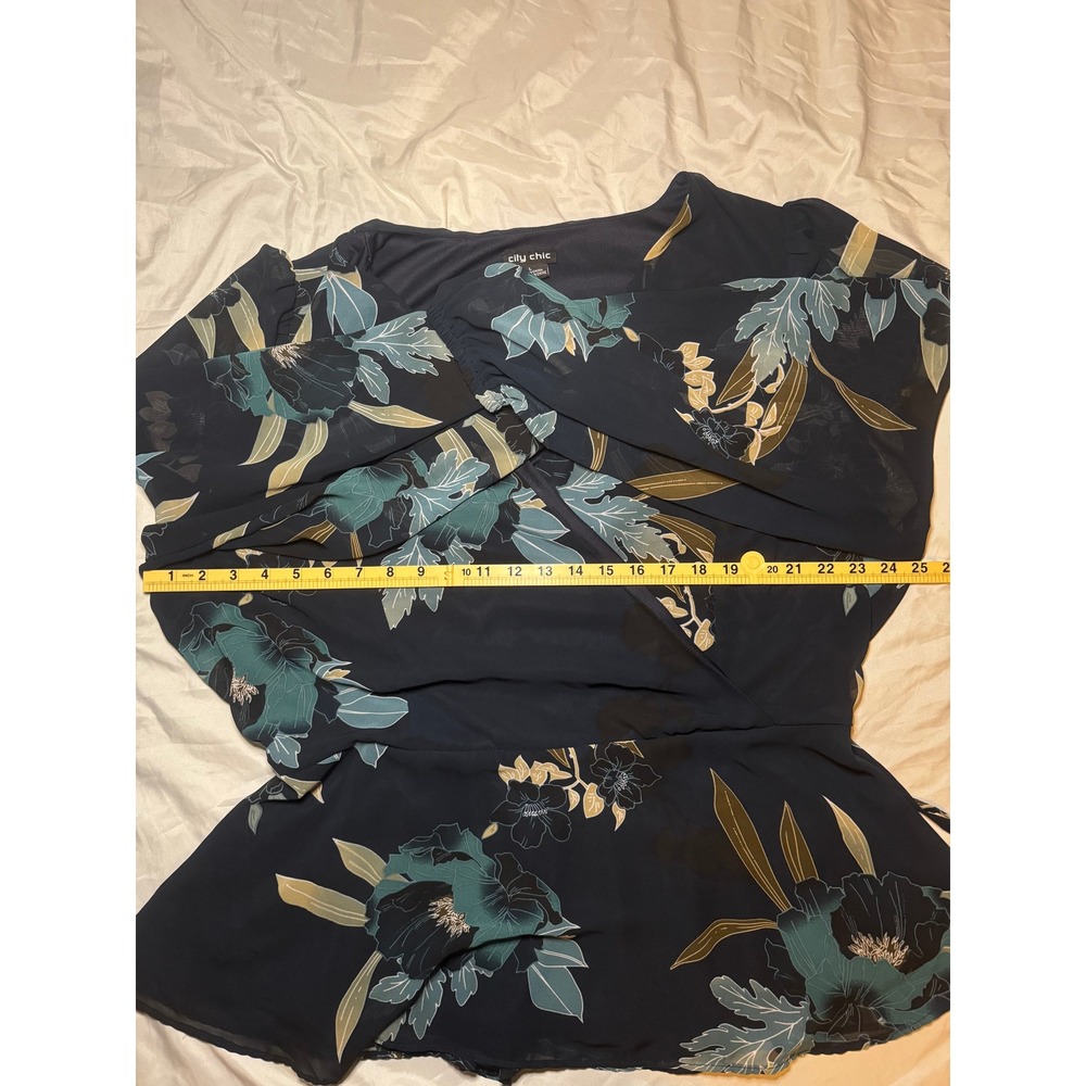 City Chic Floral Peplum Blouse Womens L Navy Blue Wrap V-Neck Long Sleeve Top - Picture 4 of 5